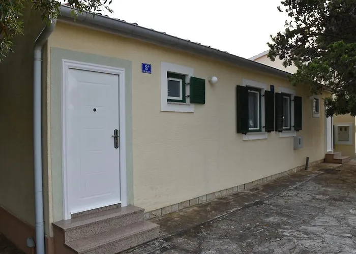 Апартаменты Antonija Punta Skala Next To Falkensteiner Петрчане