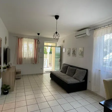 Antonija Punta Skala Next To Falkensteiner * Petrcane