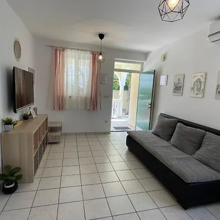 Apartmán Antonija Punta Skala Next To Falkensteiner Petrcane