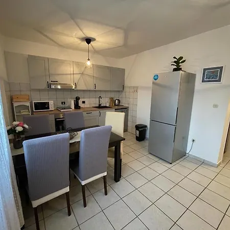 Apartmán Antonija Punta Skala Next To Falkensteiner Petrcane
