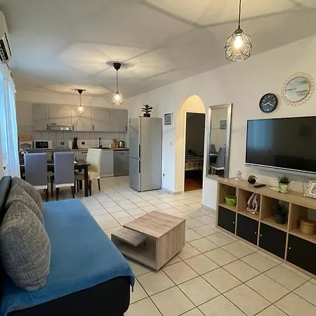 Apartmán Antonija Punta Skala Next To Falkensteiner Petrcane