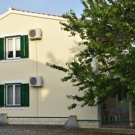 Antonija Punta Skala Next To Falkensteiner Petrcane