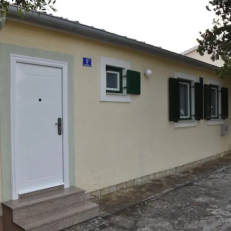 Appartement Antonija Punta Skala Next To Falkensteiner Petrcane